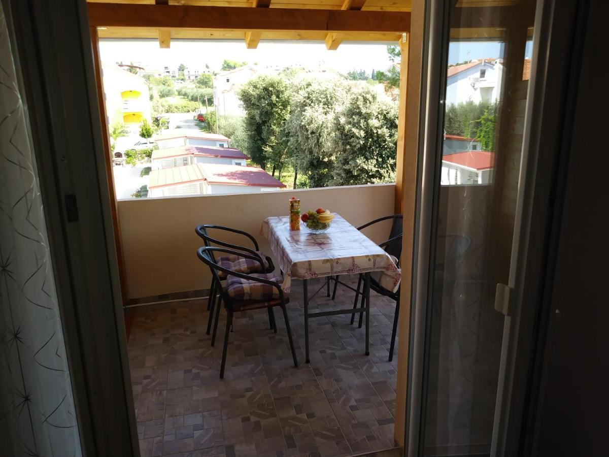 Nives Apartmani Pakostane Exterior photo