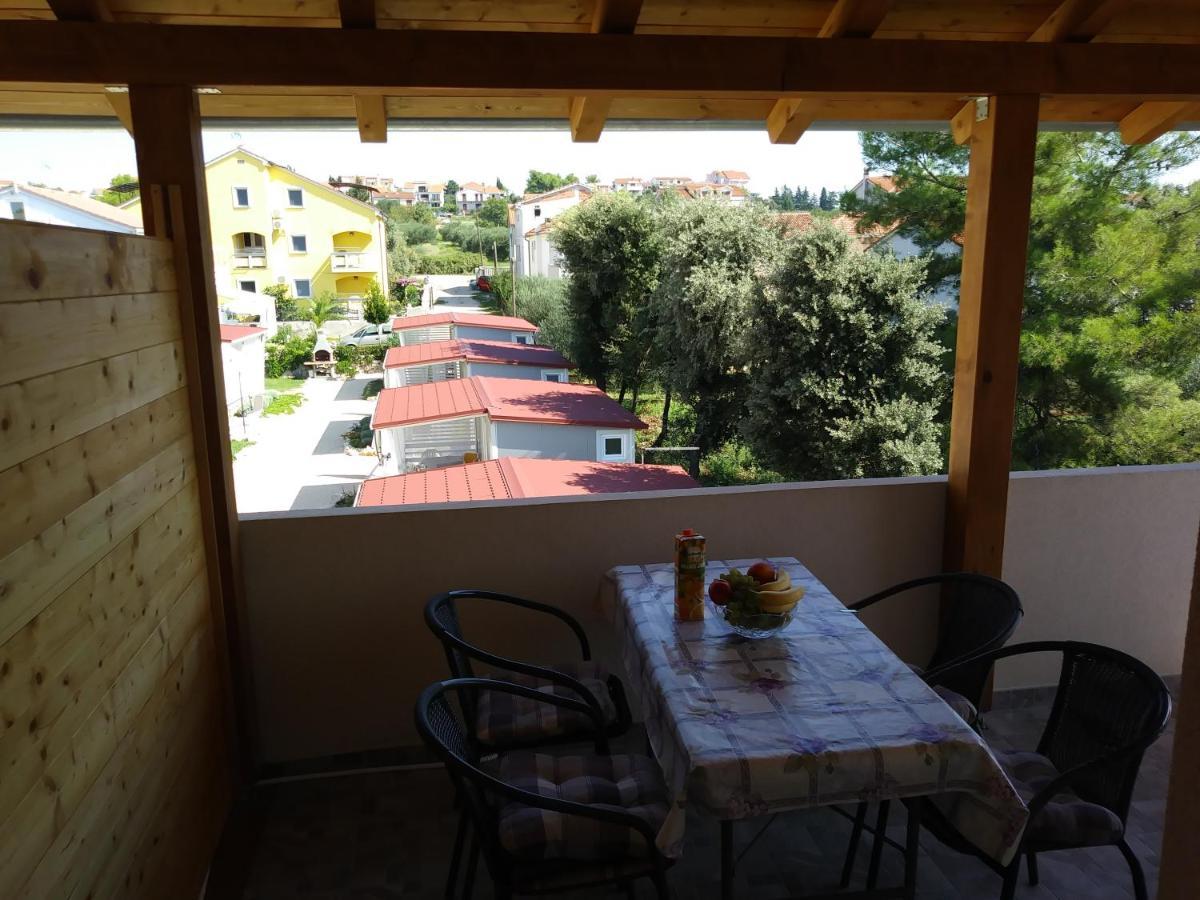 Nives Apartmani Pakostane Exterior photo