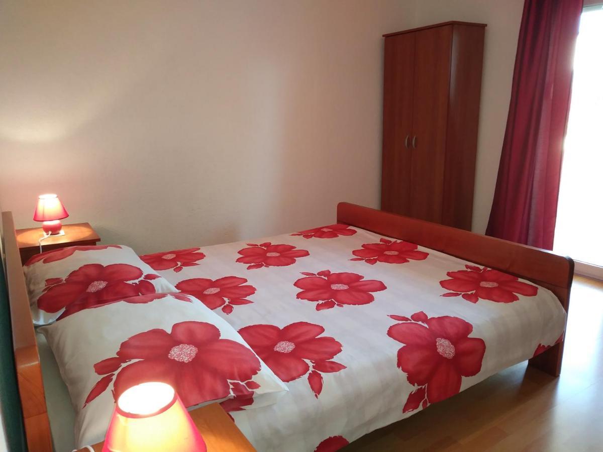 Nives Apartmani Pakostane Exterior photo