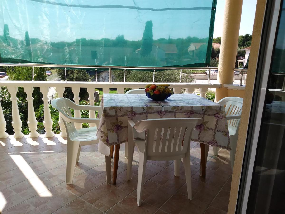 Nives Apartmani Pakostane Exterior photo