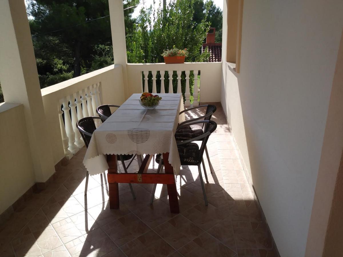 Nives Apartmani Pakostane Exterior photo