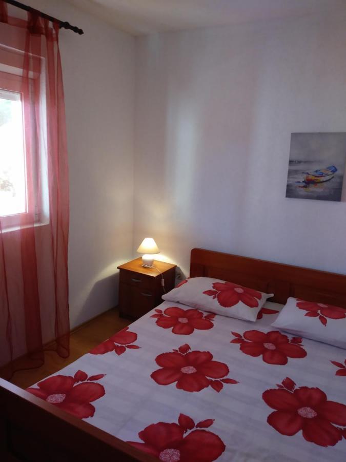 Nives Apartmani Pakostane Exterior photo