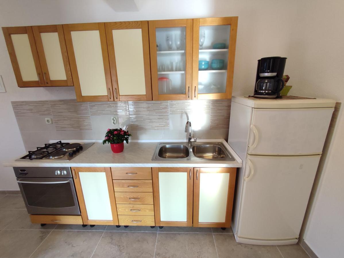 Nives Apartmani Pakostane Exterior photo