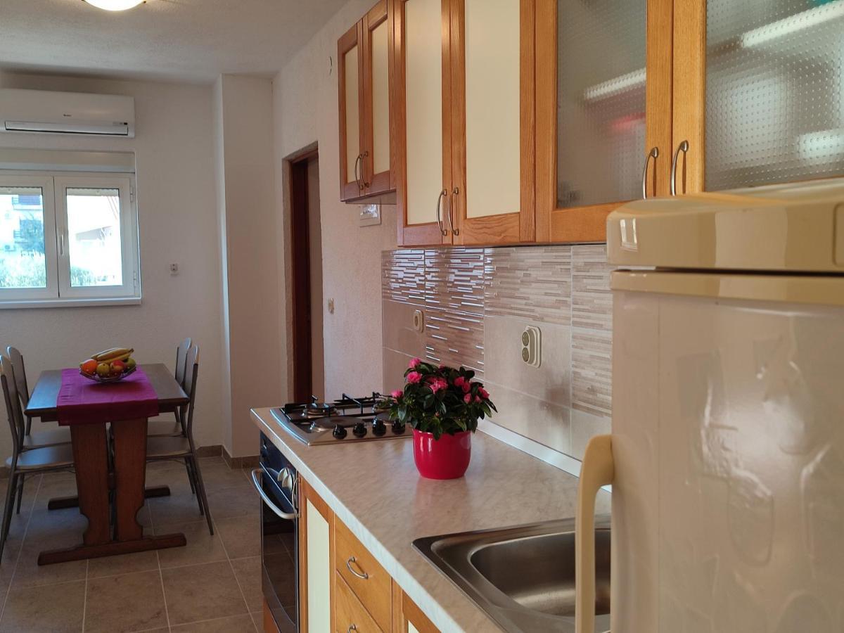 Nives Apartmani Pakostane Exterior photo